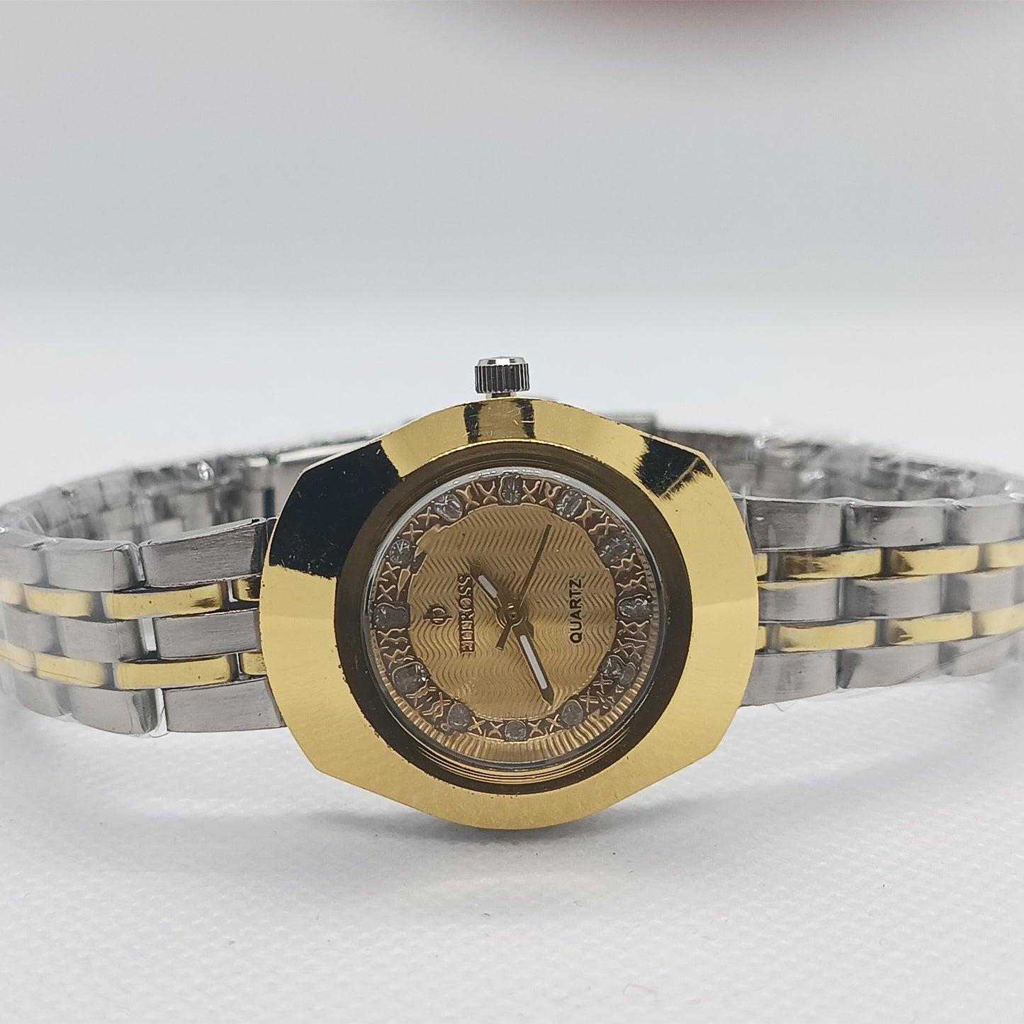 Elegant Two-Tone Ladies’ Watch – Gold Bezel & Champagne Dial