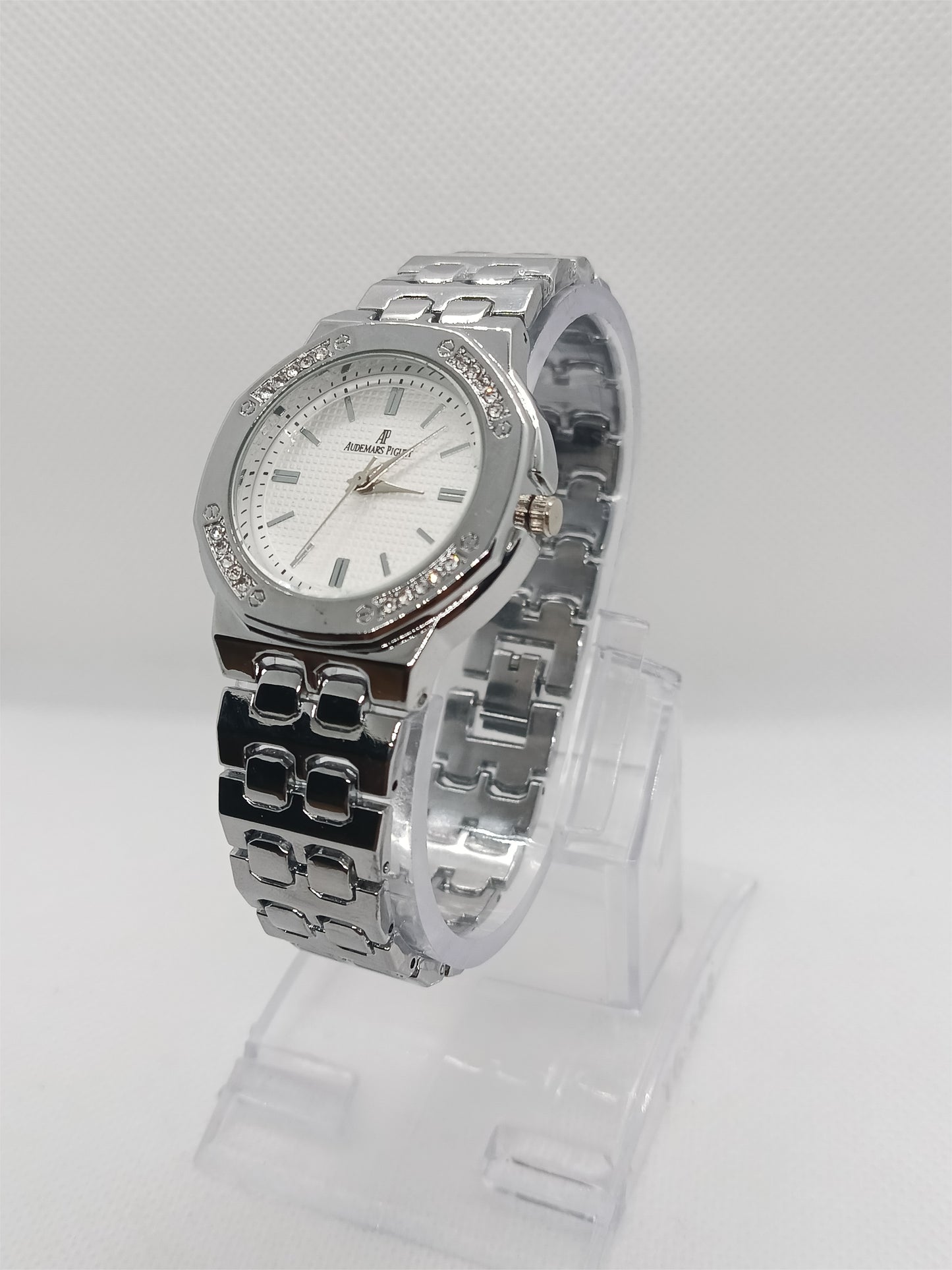 Silver Dial Women’s Watch with Classic Metallic Link Strap