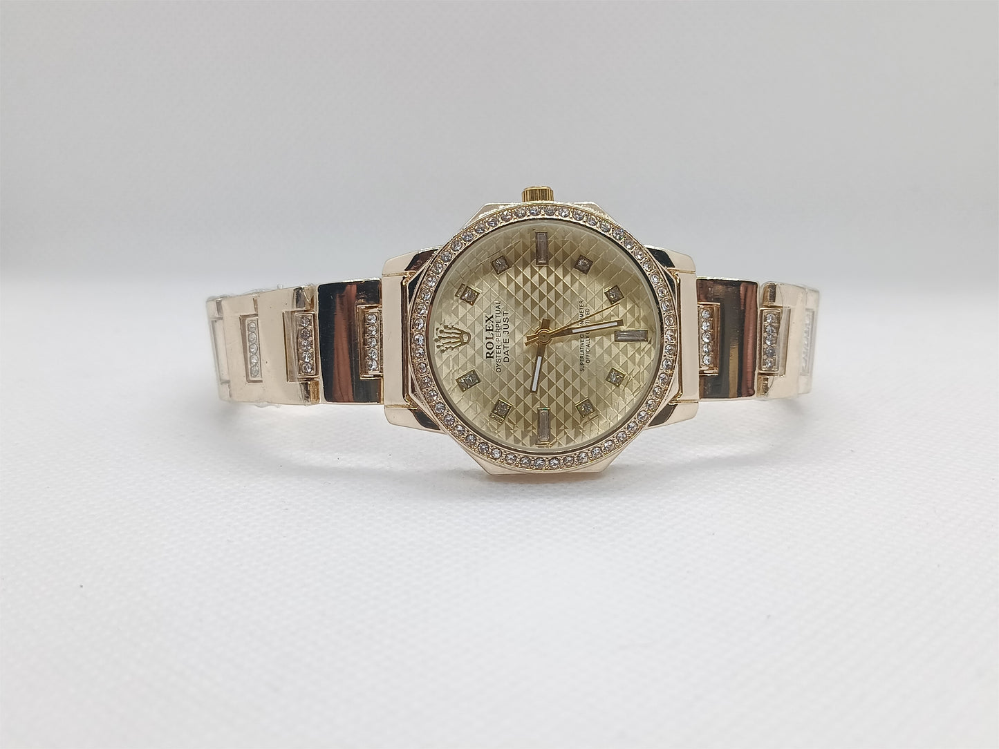 Royal Charm Ladies Watch – Gold Stainless Chain, Crystal Bezel, Textured Dial