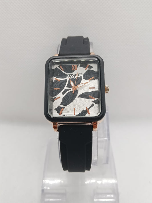 Midnight Marble Square – Sleek Black Modernist