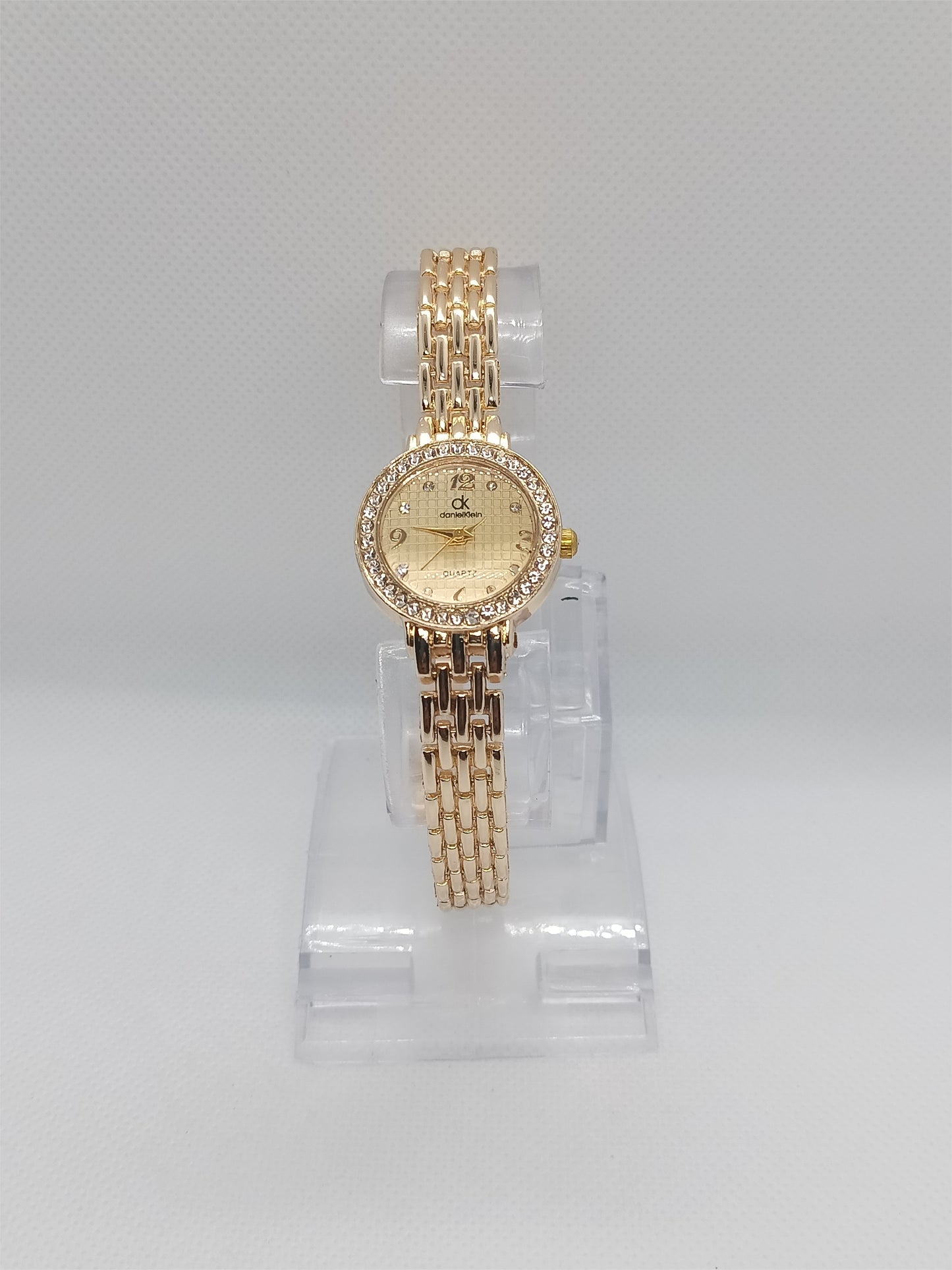 Luxe Charm Ladies Watch – Gold Stainless Bracelet, Crystal Bezel, Elegant Dial