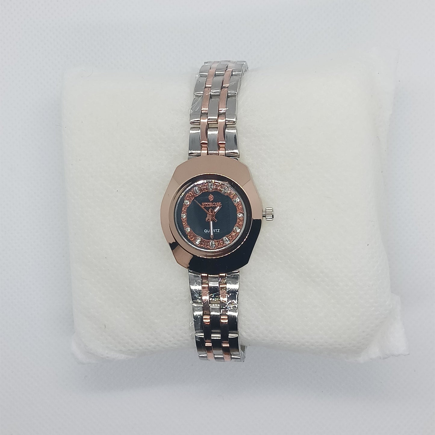 Modern Two-Tone Ladies’ Watch – Rose Gold Bezel & Black Dial