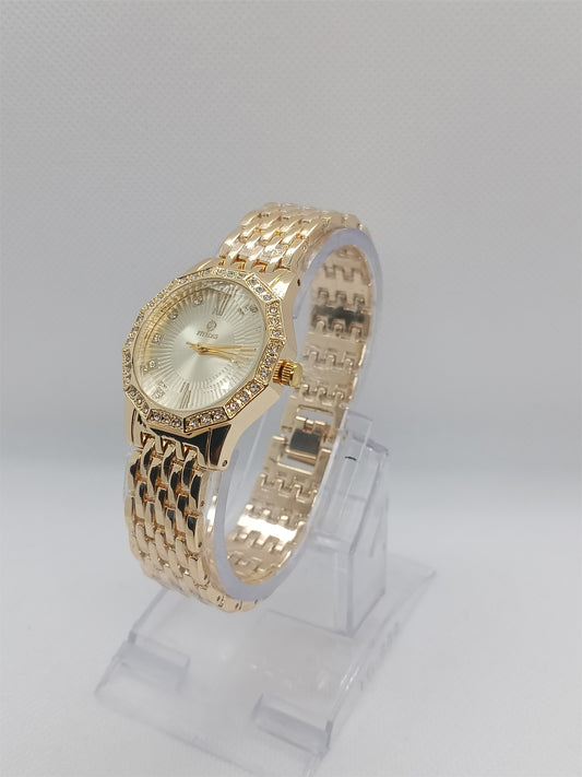 Golden Aura Ladies Watch – Premium Gold Chain, Crystal Accent, Radiant Champagne Dial