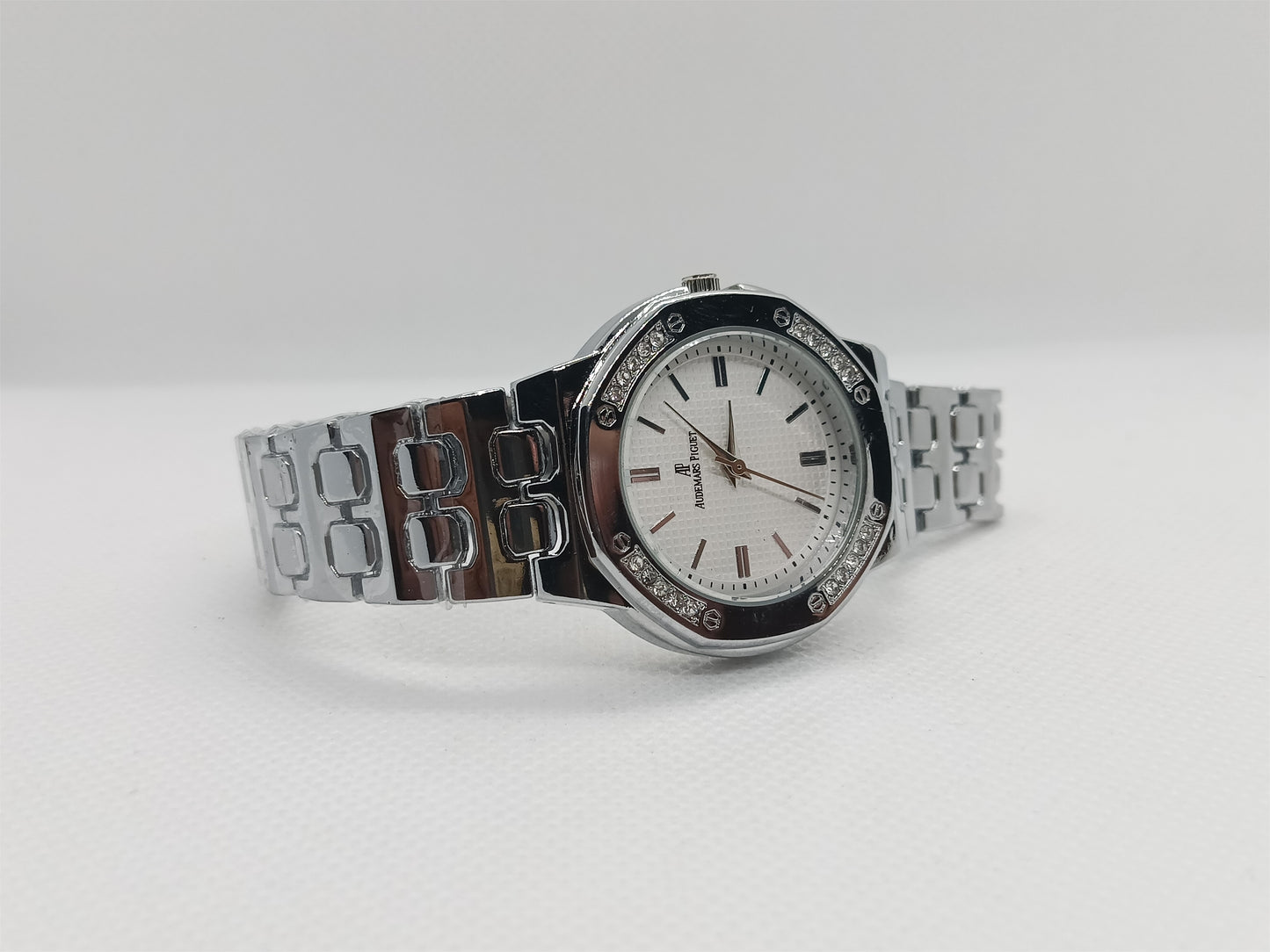 Silver Dial Women’s Watch with Classic Metallic Link Strap