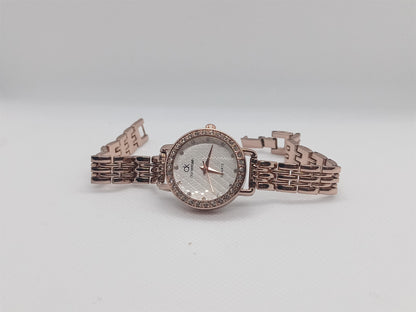 Bronze Elegance Ladies Watch – White Dial, Bronze-Tone Bracelet, Crystal Bezel, Classic Women’s Timepiece