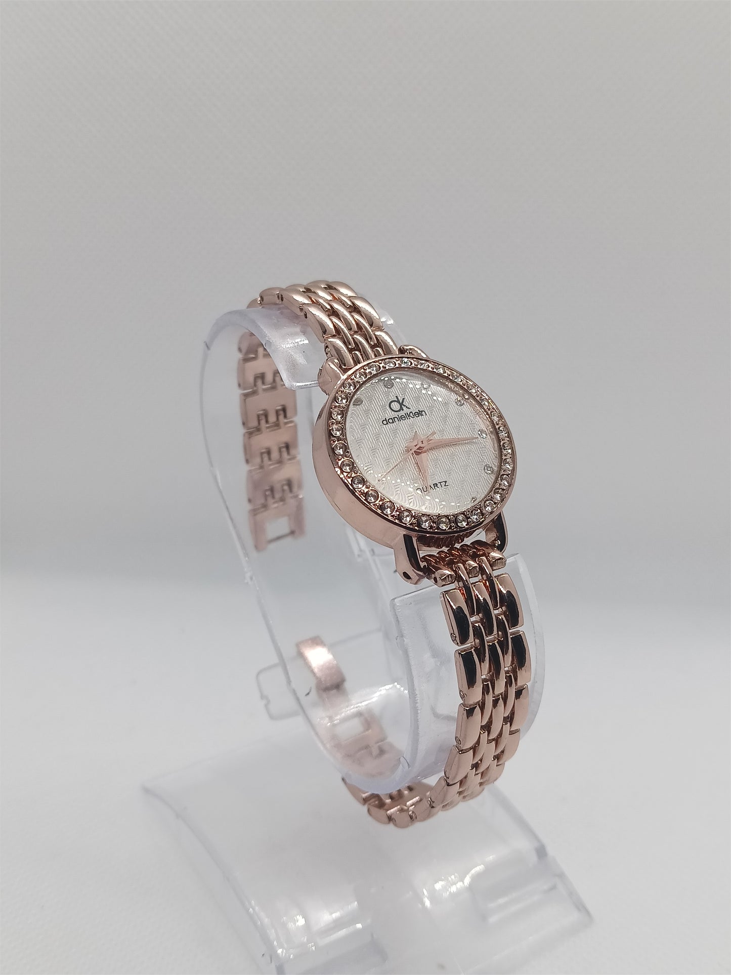 Bronze Elegance Ladies Watch – White Dial, Bronze-Tone Bracelet, Crystal Bezel, Classic Women’s Timepiece