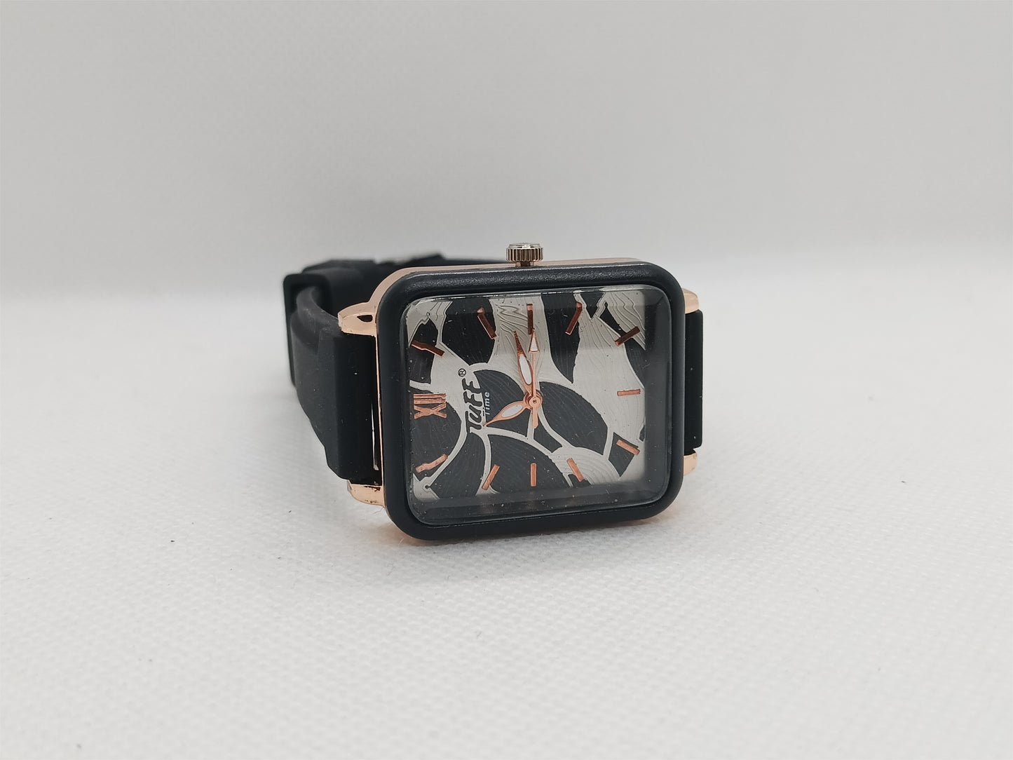 Midnight Marble Square – Sleek Black Modernist