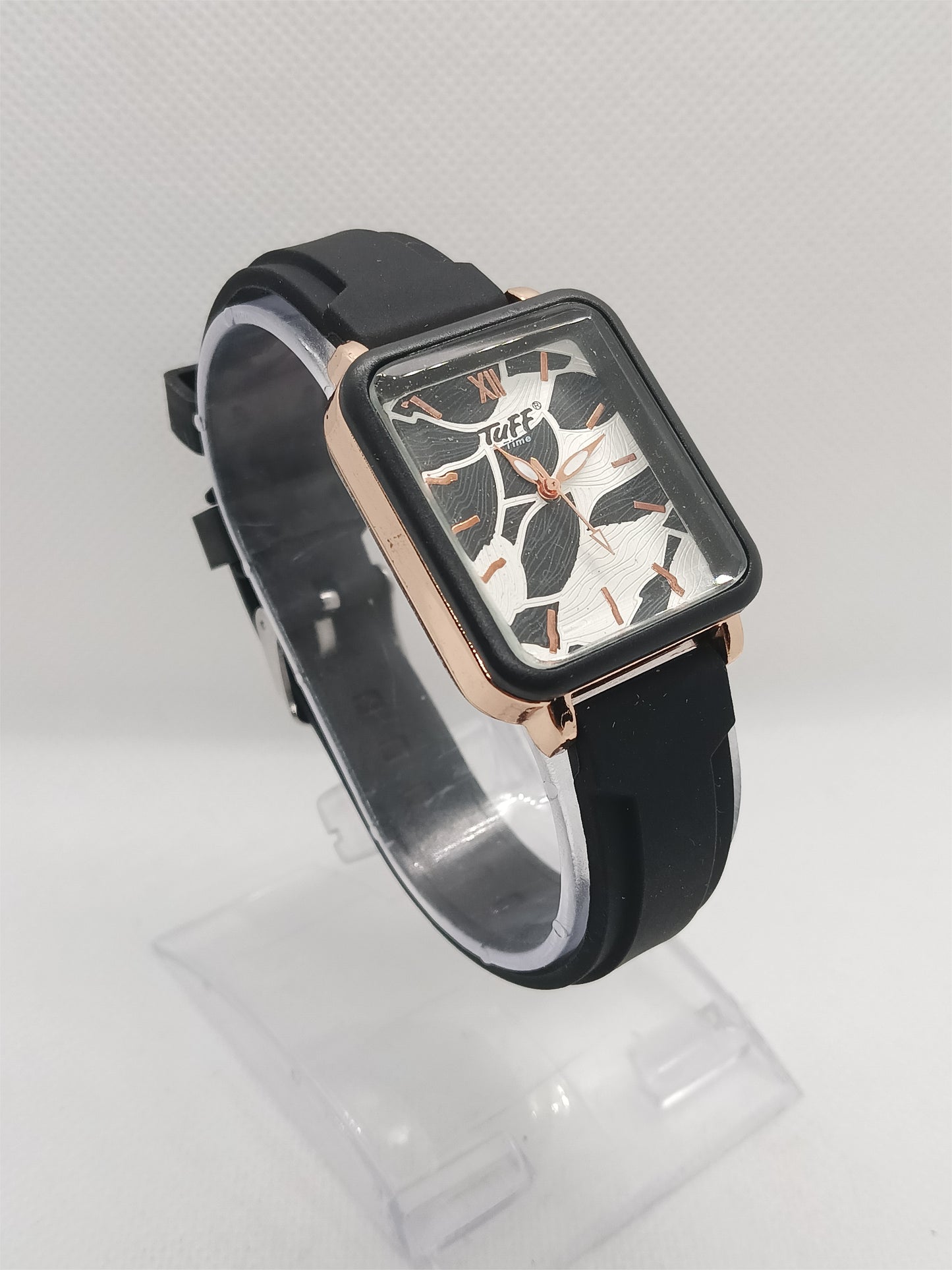 Midnight Marble Square – Sleek Black Modernist