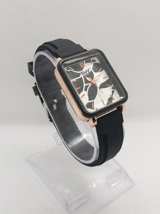 Midnight Marble Square – Sleek Black Modernist