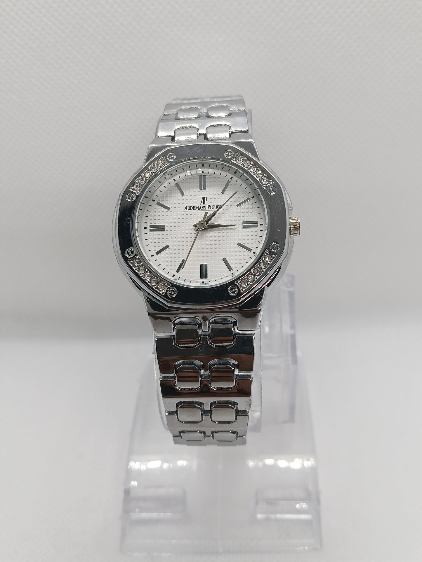 Silver Dial Women’s Watch with Classic Metallic Link Strap