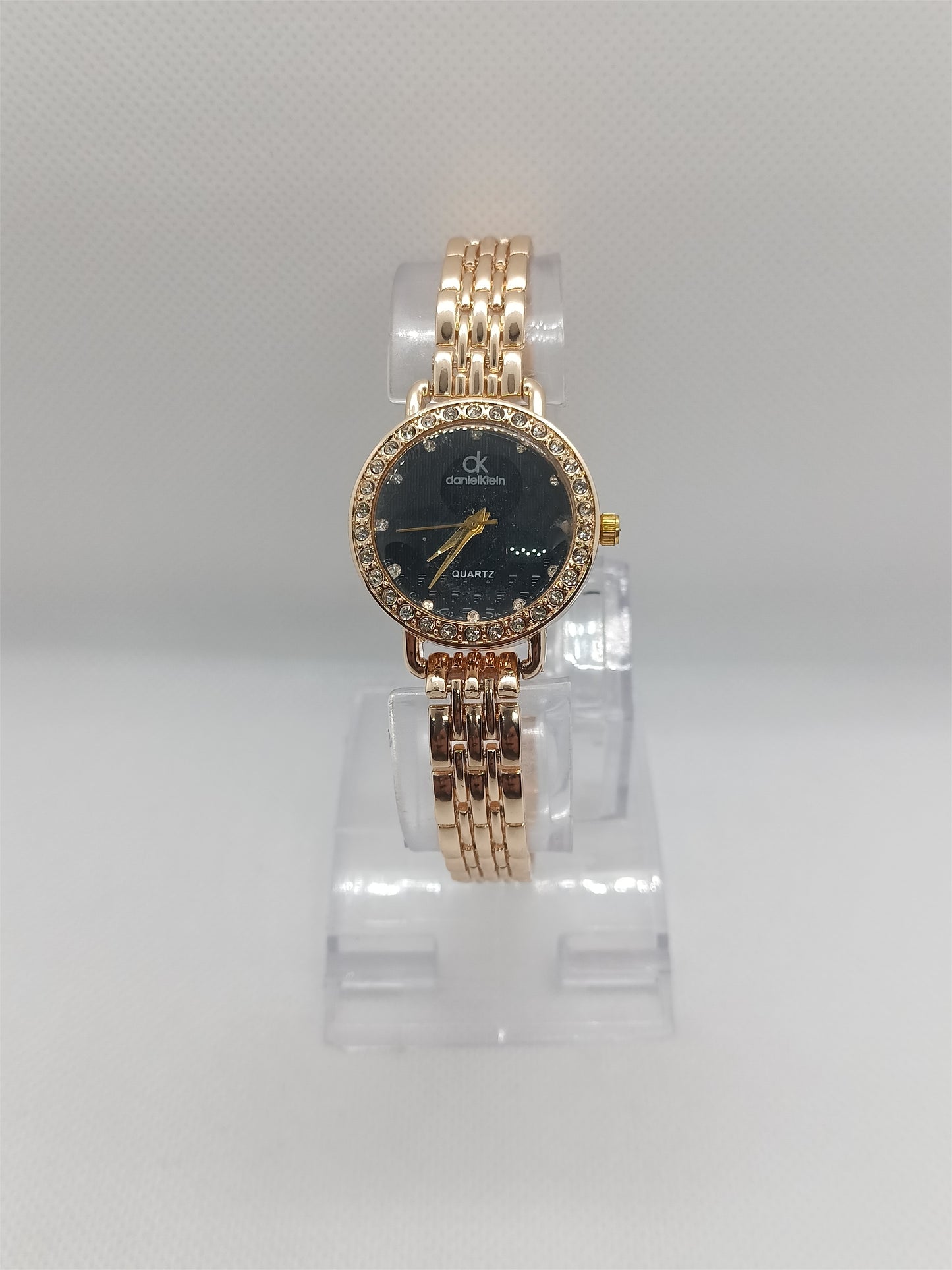 Midnight Aura Ladies Watch – Black Dial, Gold Bracelet, Crystal Bezel, Premium Design