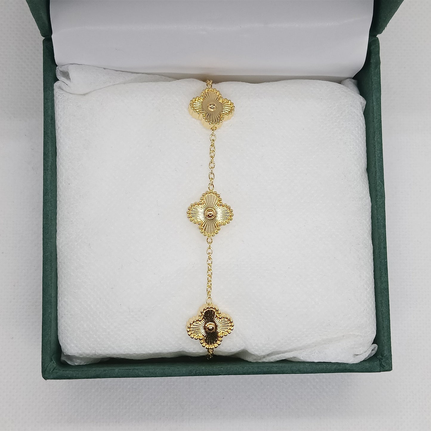 Minimal Clover Drop Gold Bracelet