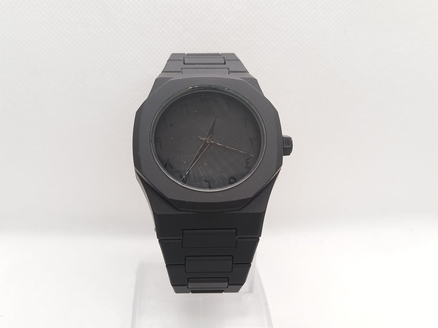 Black Arabic Aura – Midnight Minimal Elegance