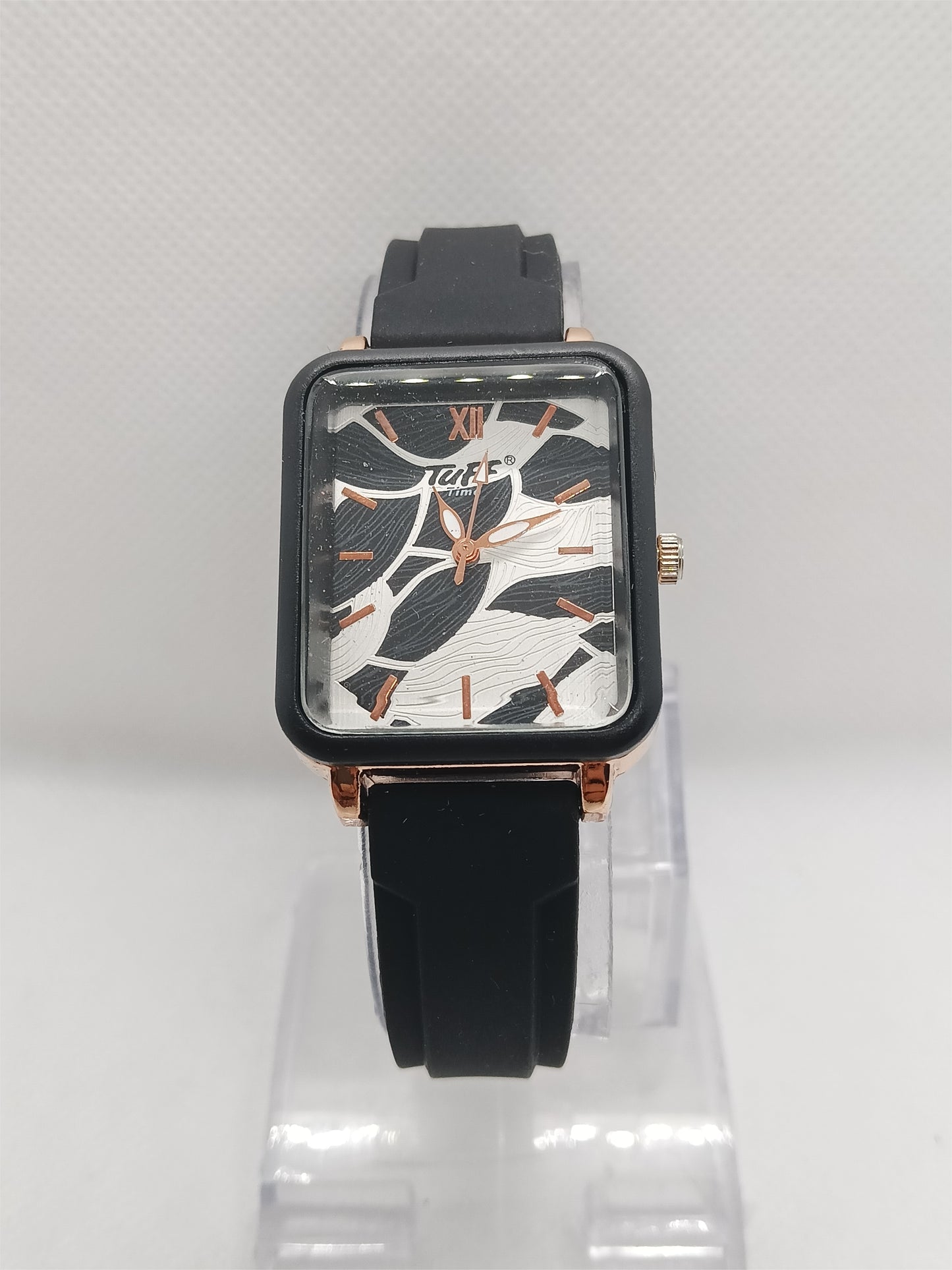 Midnight Marble Square – Sleek Black Modernist