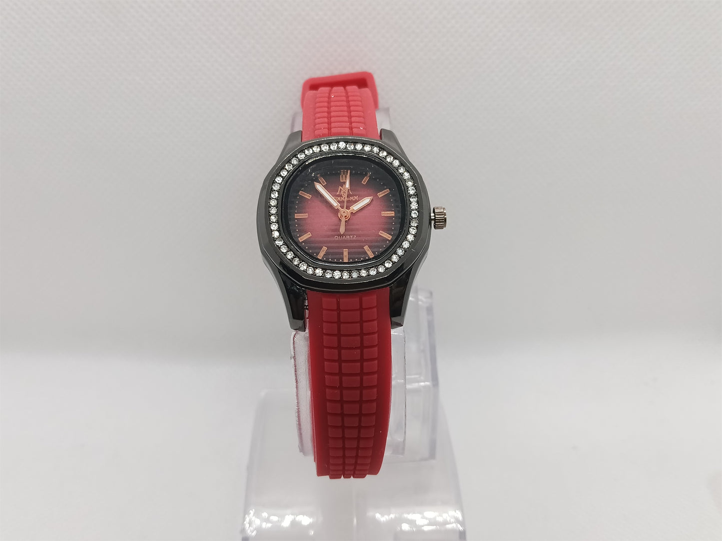 Red Crystal Edge – Bold Rose Radiance