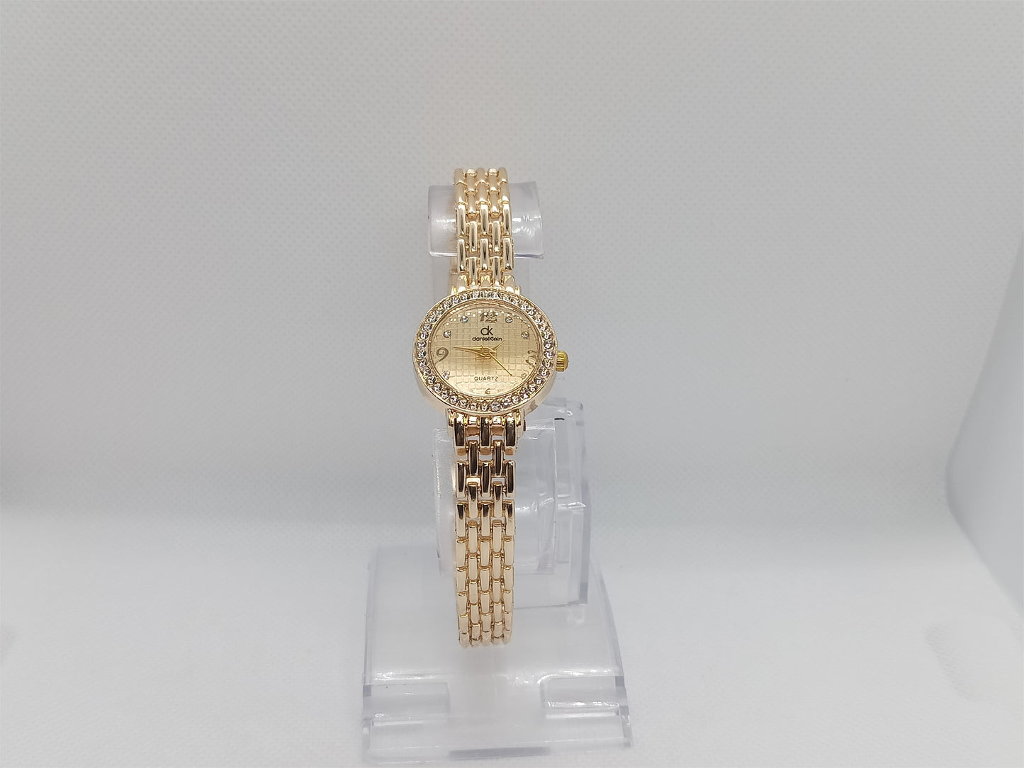 Luxe Charm Ladies Watch – Gold Stainless Bracelet, Crystal Bezel, Elegant Dial