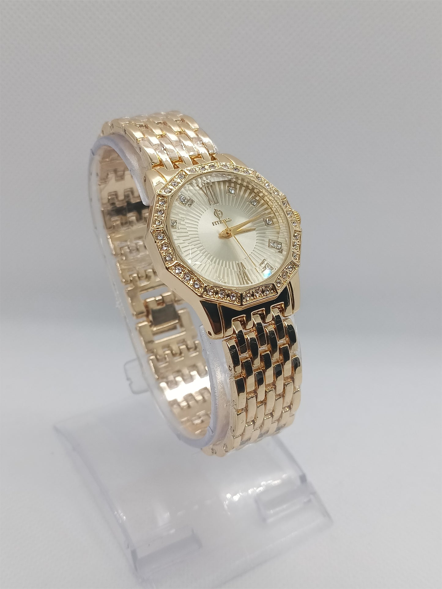 Golden Aura Ladies Watch – Premium Gold Chain, Crystal Accent, Radiant Champagne Dial