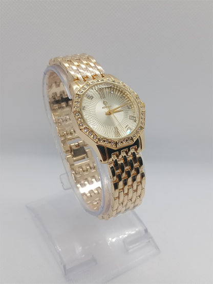 Golden Aura Ladies Watch – Premium Gold Chain, Crystal Accent, Radiant Champagne Dial