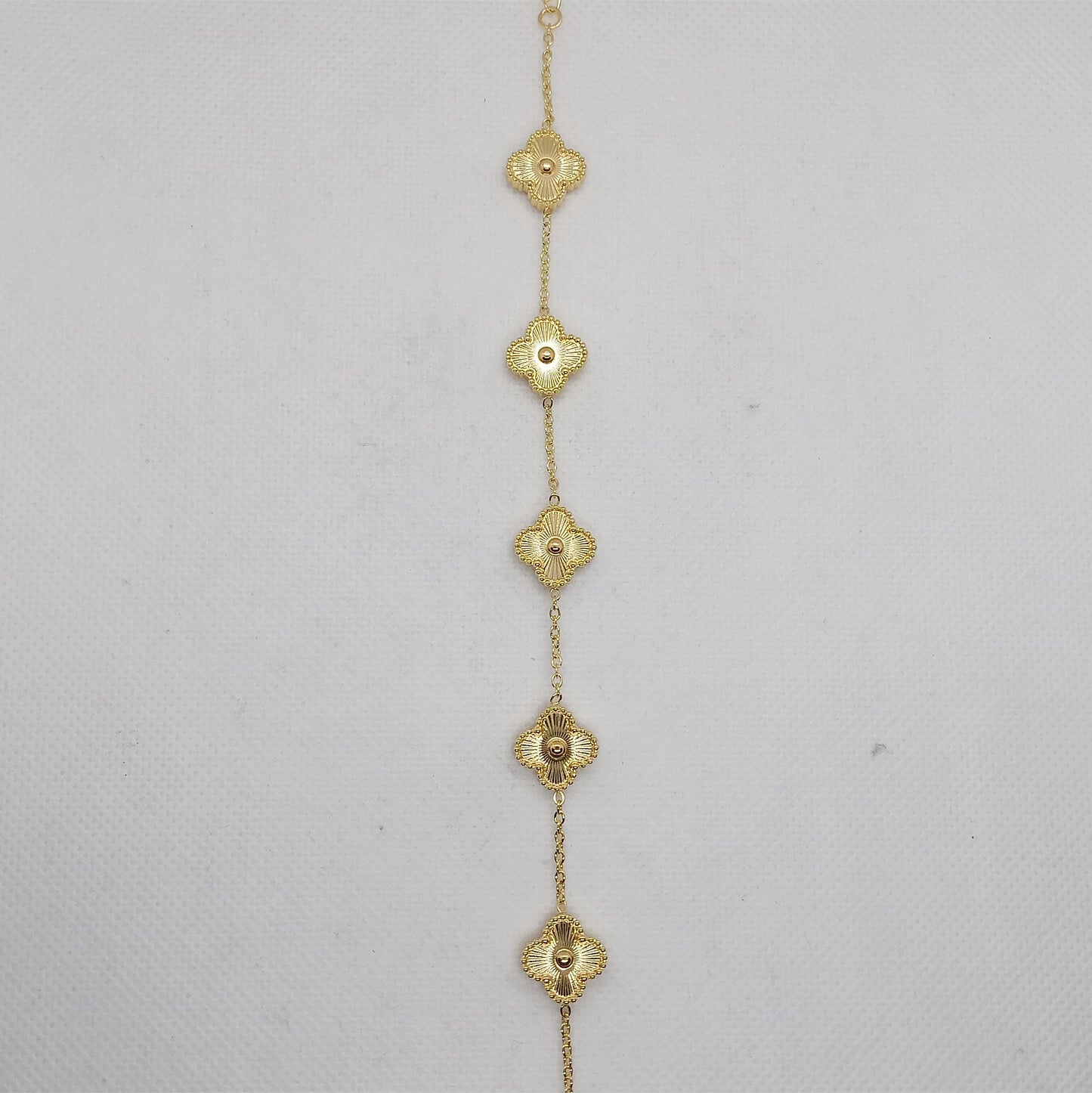 Minimal Clover Drop Gold Bracelet