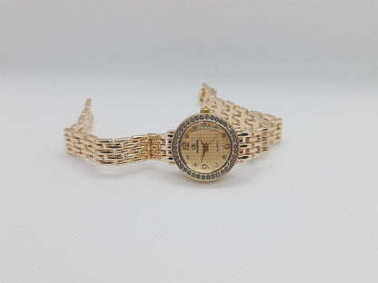 Luxe Charm Ladies Watch – Gold Stainless Bracelet, Crystal Bezel, Elegant Dial