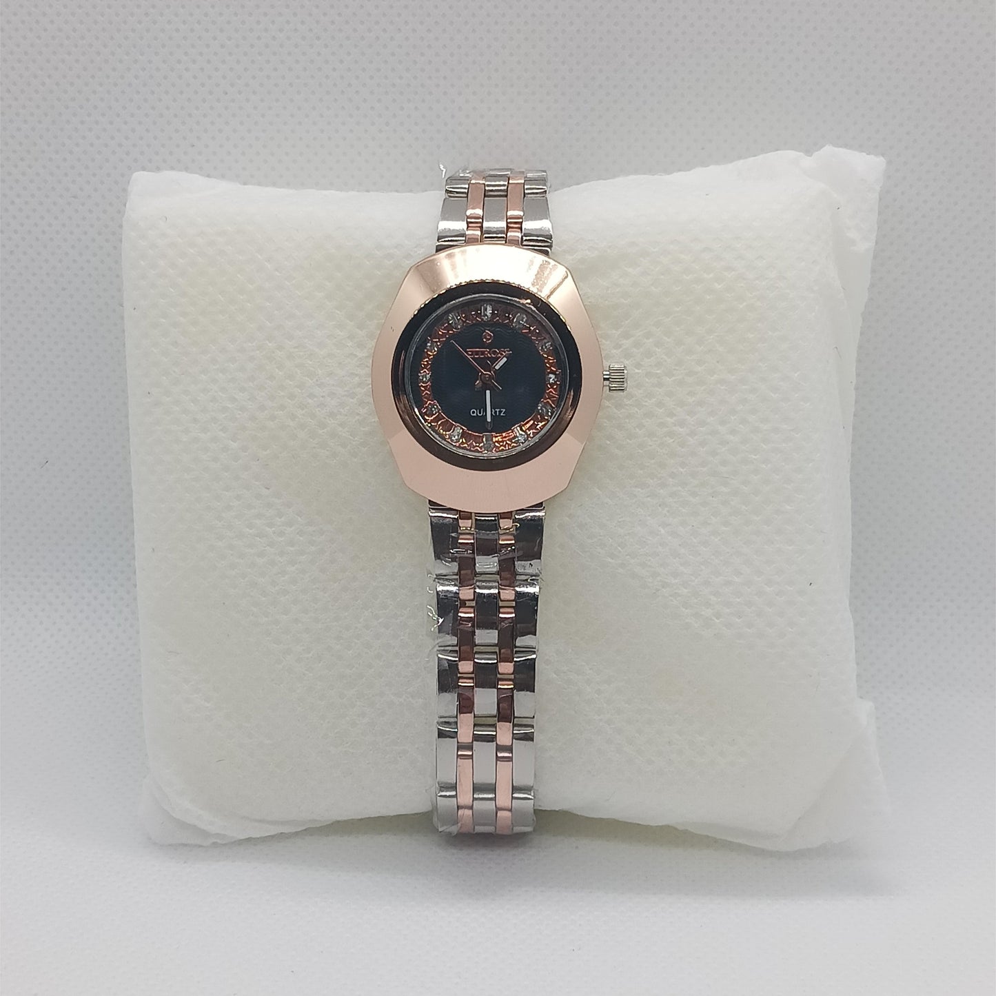 Modern Two-Tone Ladies’ Watch – Rose Gold Bezel & Black Dial