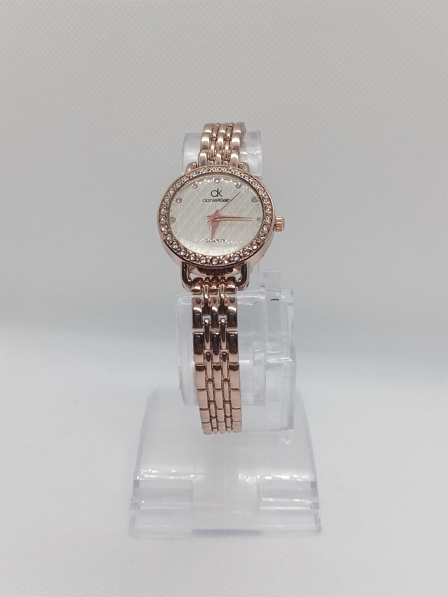 Bronze Elegance Ladies Watch – White Dial, Bronze-Tone Bracelet, Crystal Bezel, Classic Women’s Timepiece